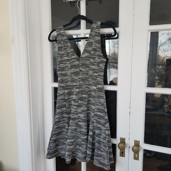 Banana Republic - Sleeveless Swing Dress - Picture 4 of 8